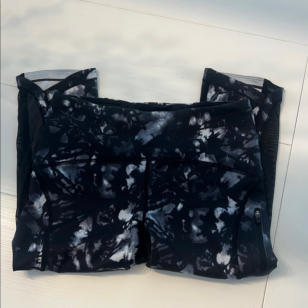 Lululemon Athletica Black and White Leggings